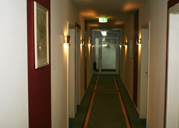 ホテル ブルムラゲ ツェレ